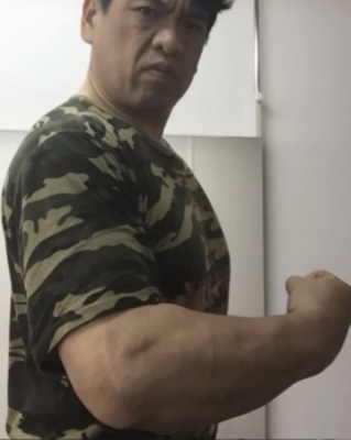 リンゴを潰せるパワー系アクション俳優・大東賢が国際派アクション俳優・倉田保昭と共演 映画『夢物語』で存在感
