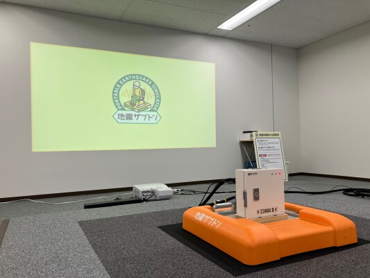 震動検知で自動解錠 ―― 防災DXツール「リモート式鍵収容箱 ココBOXII」 可搬型地震動シミュレーターで誤作動ゼロ・高精度を実…