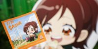 進撃の巨人 サシャ・ブラウスの誕生日を淡路島で祝おう！ TVアニメ『進撃の巨人』×ニジゲンノモリ コラボイベント 「サシャバースデイ記念オリジナルステッカー」 7月26日（日）より数量限定で配布開始