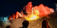 TVアニメ『進撃の巨人』の世界へ没入 ニジゲンノモリ公式宿泊施設「GRAND CHARIOT 北斗七星135°」 「進撃の巨人 THE NIGHT WALK -壁の向こう側へ-」チケット付き宿泊プラン