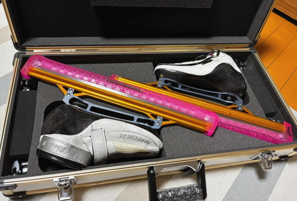 【うまい棒ケース】のアクテックが、ショートトラック スケート靴専用アタッシュケースの製作事例レポートを公開。