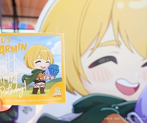 コラボイベント終了まで残り約2か月！進撃の巨人 アルミン・アルレルトの誕生日を淡路島で祝おう！ TVアニメ『進撃の巨人』×ニジゲンノモリ コラボイベント 「アルミンバースデイ記念オリジナルステッカー」