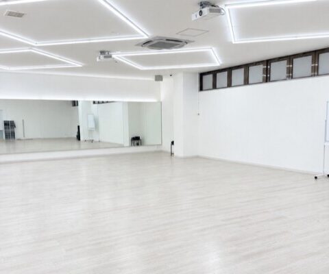 川越市鯨井新田に、無料駐車場つきのキッズダンス教室。リディアダンスアカデミー鶴ヶ島校、東武東上線「鶴ヶ島駅」徒歩2分で平日週4日開講