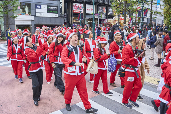 NBCの経営者がサンタに！病気とたたかう子どもたちへ、クリスマスギフトを～メセナ活動の一環として「サンタパレード2026」を支援、…